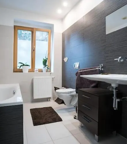 Dom Z Ogrodem Blisko Centrum